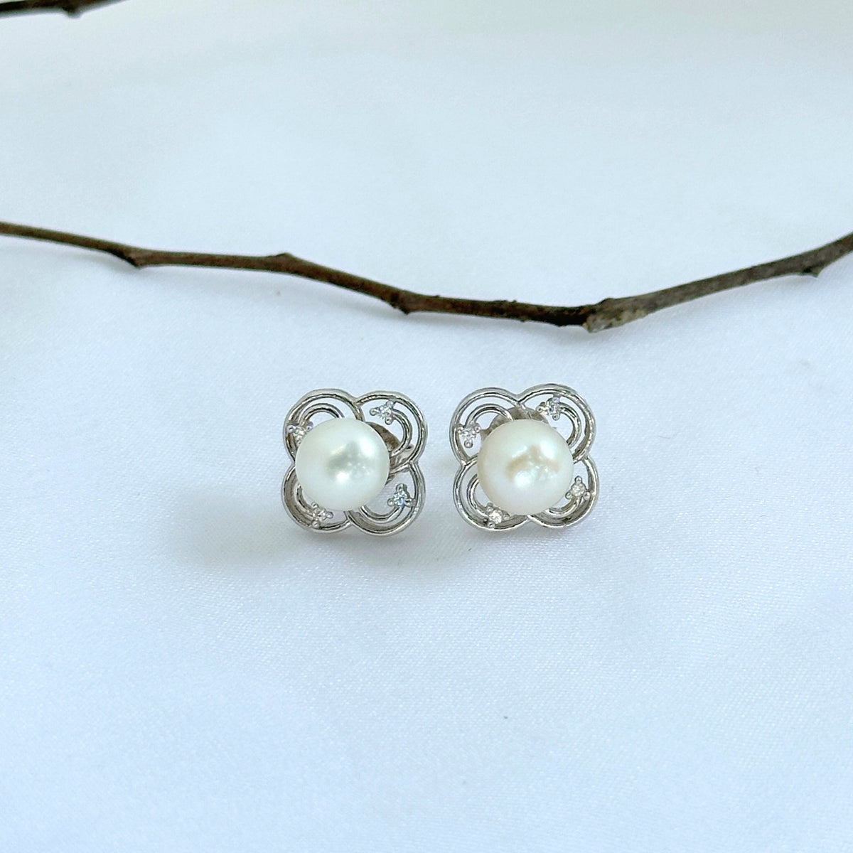 Lucia Pearl Silver 925 Studs