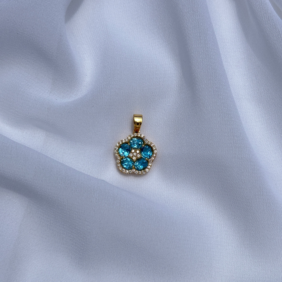 Blue Topaz Flower 18KT Gold Pendant with Diamonds