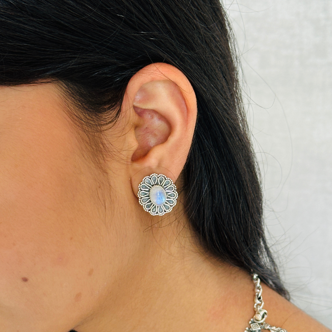 Iksula Rainbow Moonstone Silver 925 Studs