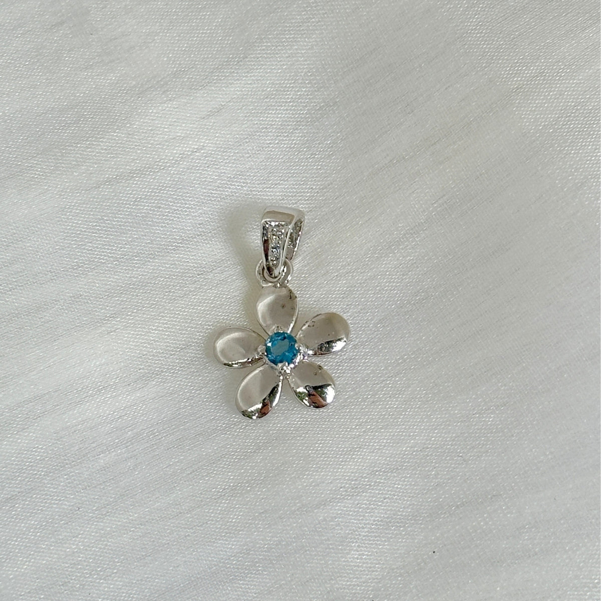 Daisy Blue Topaz Silver 925 Pendant