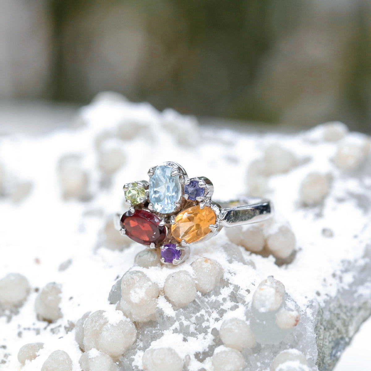 Van Color Stone Ring