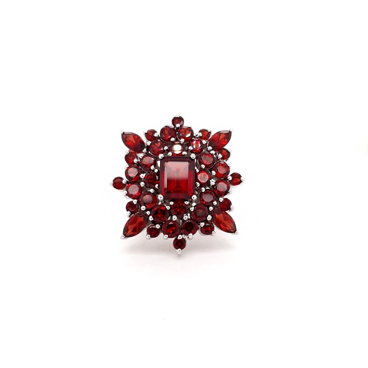 Alluring flower-shaped  Garnet ring