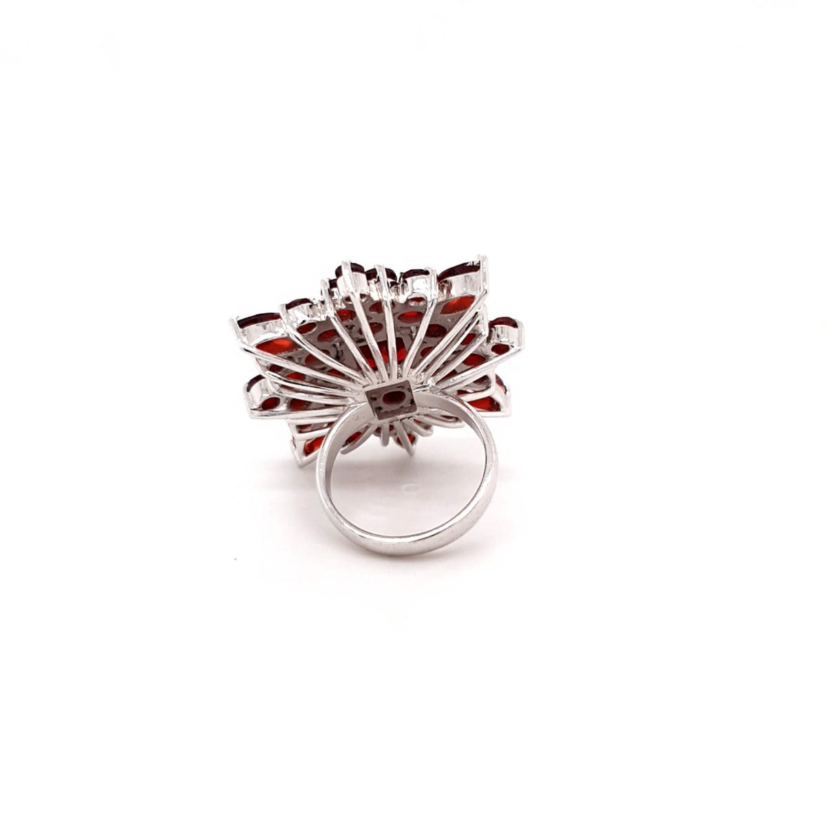 Alluring flower-shaped  Garnet ring