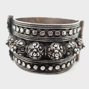 Zinat Silver Bangle