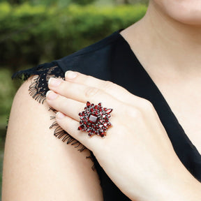 Alluring flower-shaped  Garnet ring